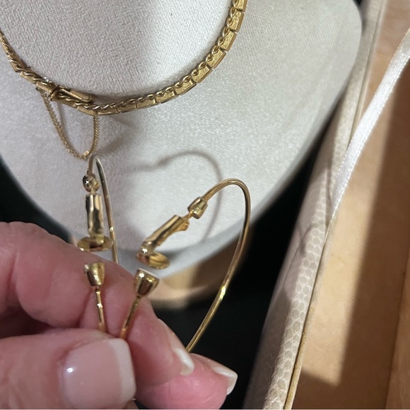 Vintage Gold Flip Back Hoop Earrings - Picture 3 of 5